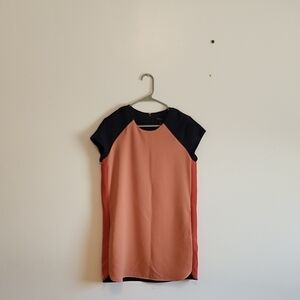 Banana Republic Peach and Black Tunic Top.Has Pockets.
